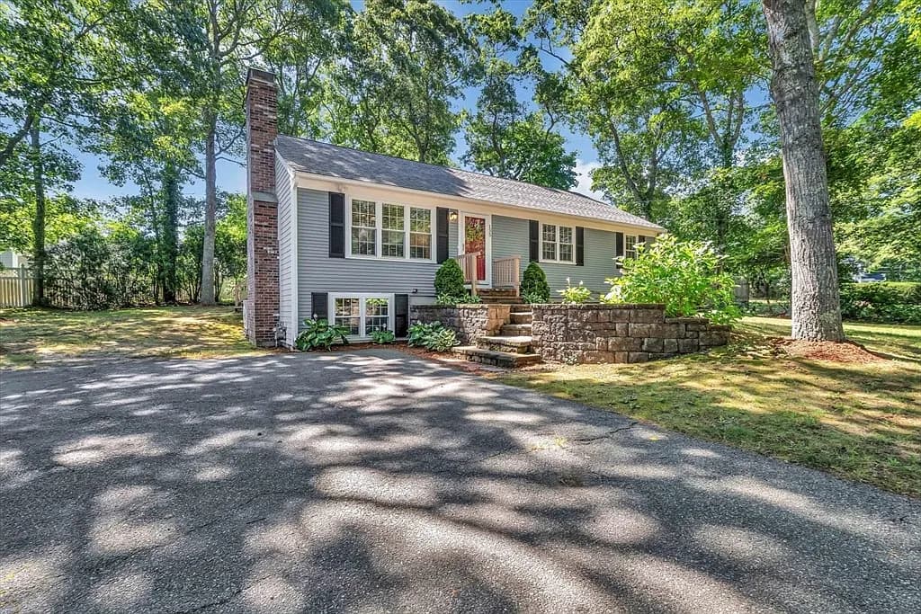 135 Scudder Ave, Barnstable