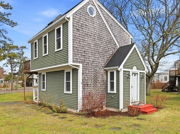 111 School Street APT 2, West Dennis