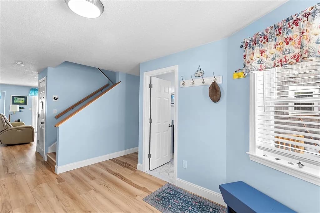 4 Harbor Hill Dr #4 - Photo 2