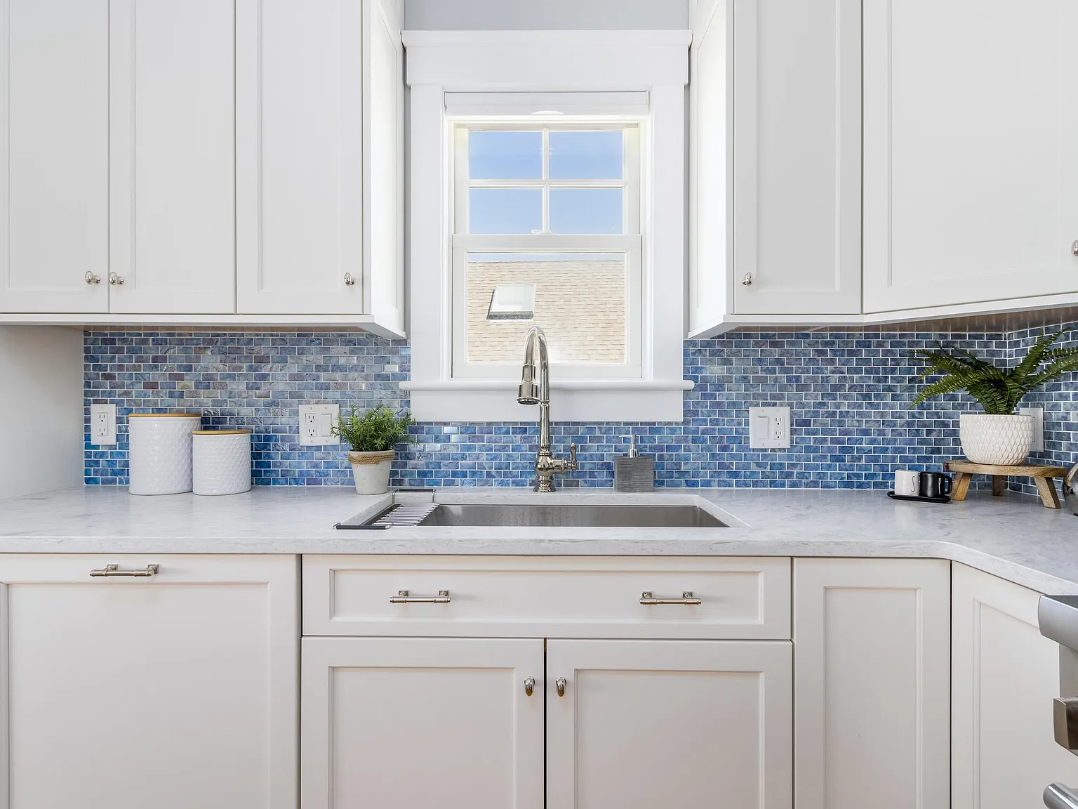 7 Collins Avenue - Photo 4