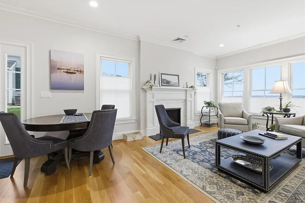 1090 Shore Rd #7 - Photo 3