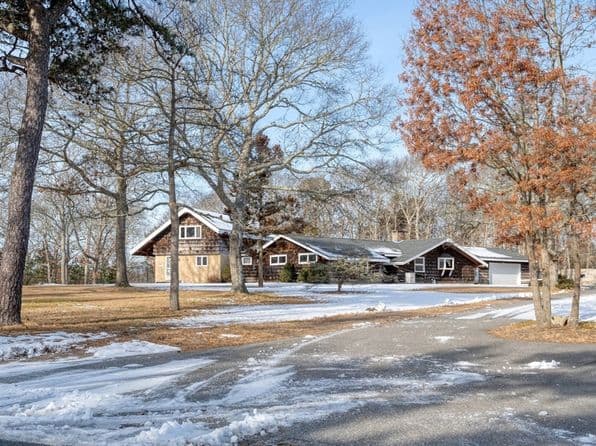 23 Traders Ln, West Yarmouth