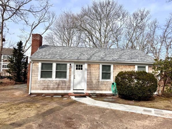 73 Kings Way, Hyannis