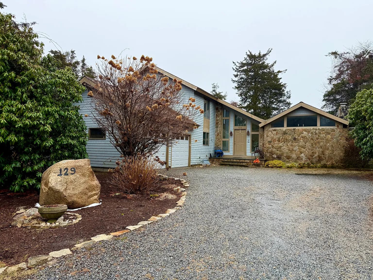 129 Colonial Way - Photo 1