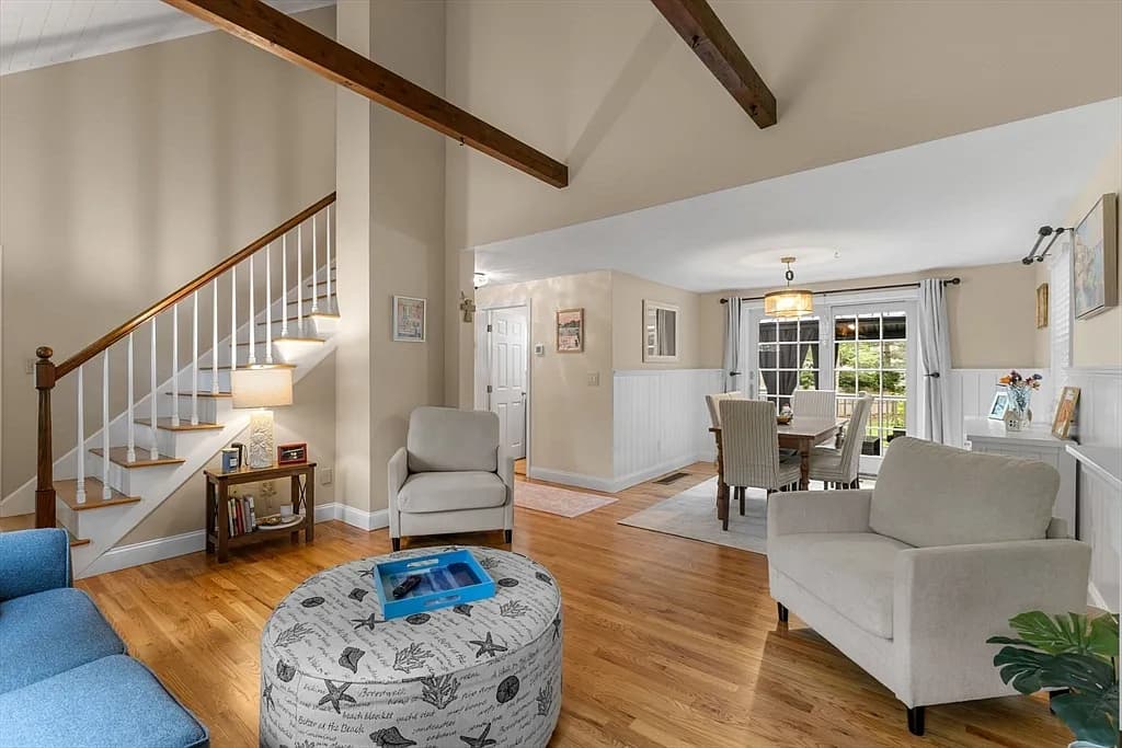195 Knotty Pine Ln, Barnstable