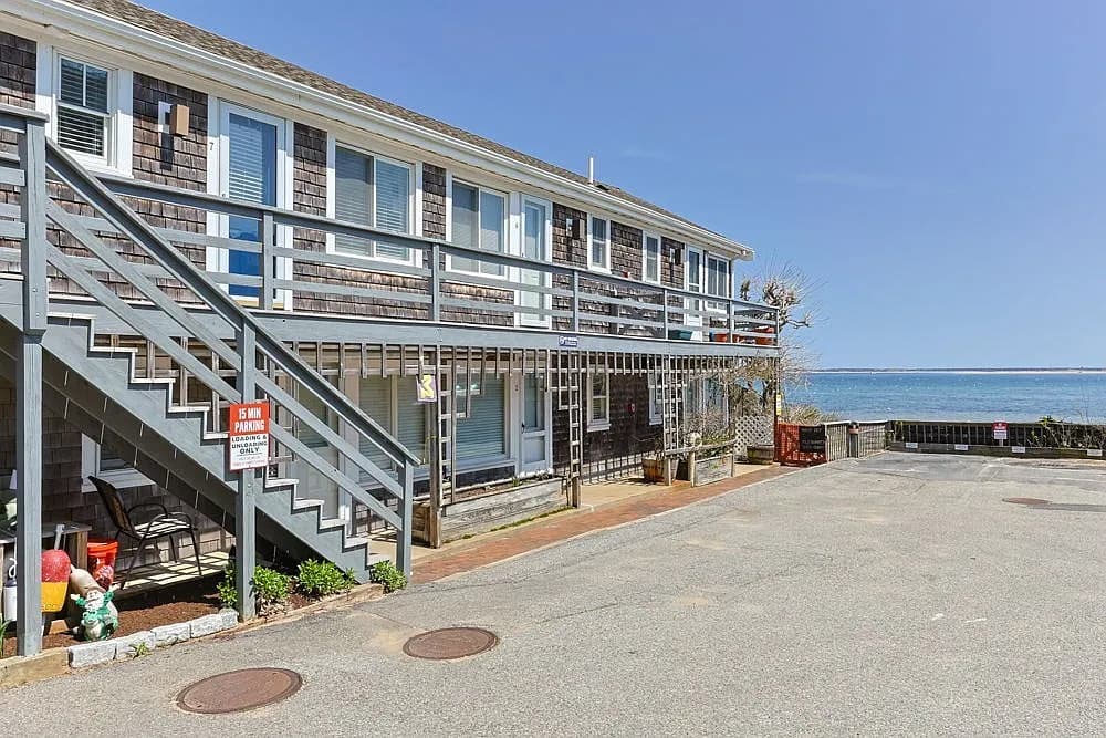 147 Commercial St APT L7 - Photo 1