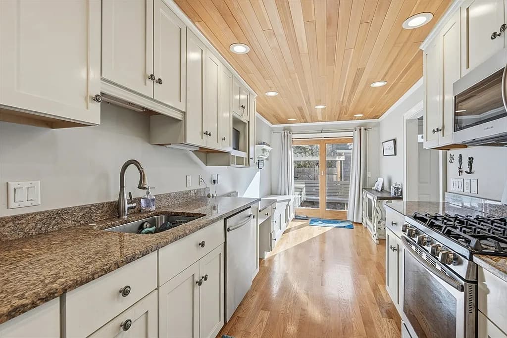 1 Belmont Rd #Townhouse 22 - Photo 6