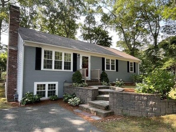 135 Scudder Avenue, Hyannis