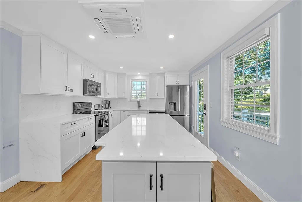 35 Holbrook Ave - Photo 2