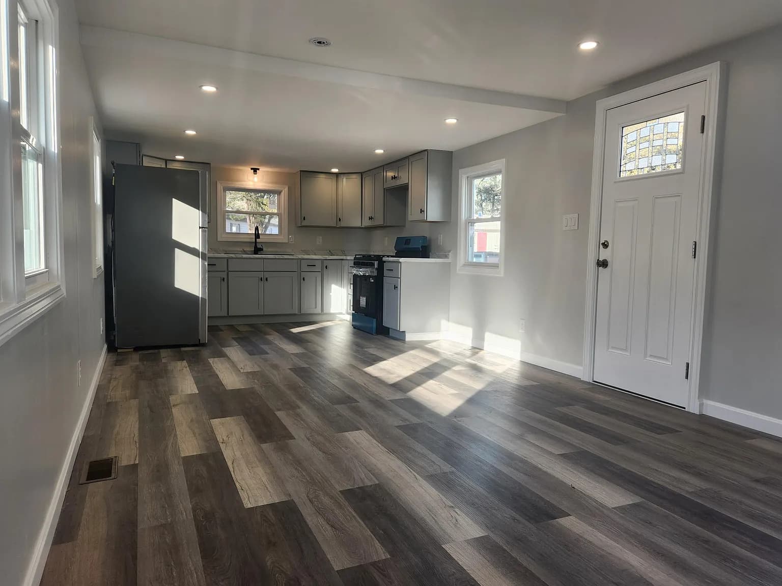 3 Fourth Avenue - Photo 4