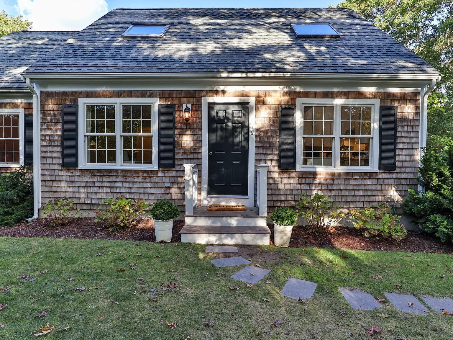 16 Newtown Road - Photo 1