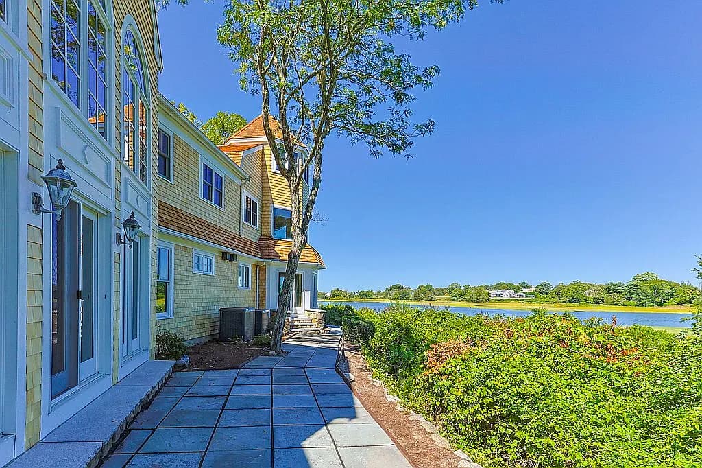 4390 Main Street - Photo 1