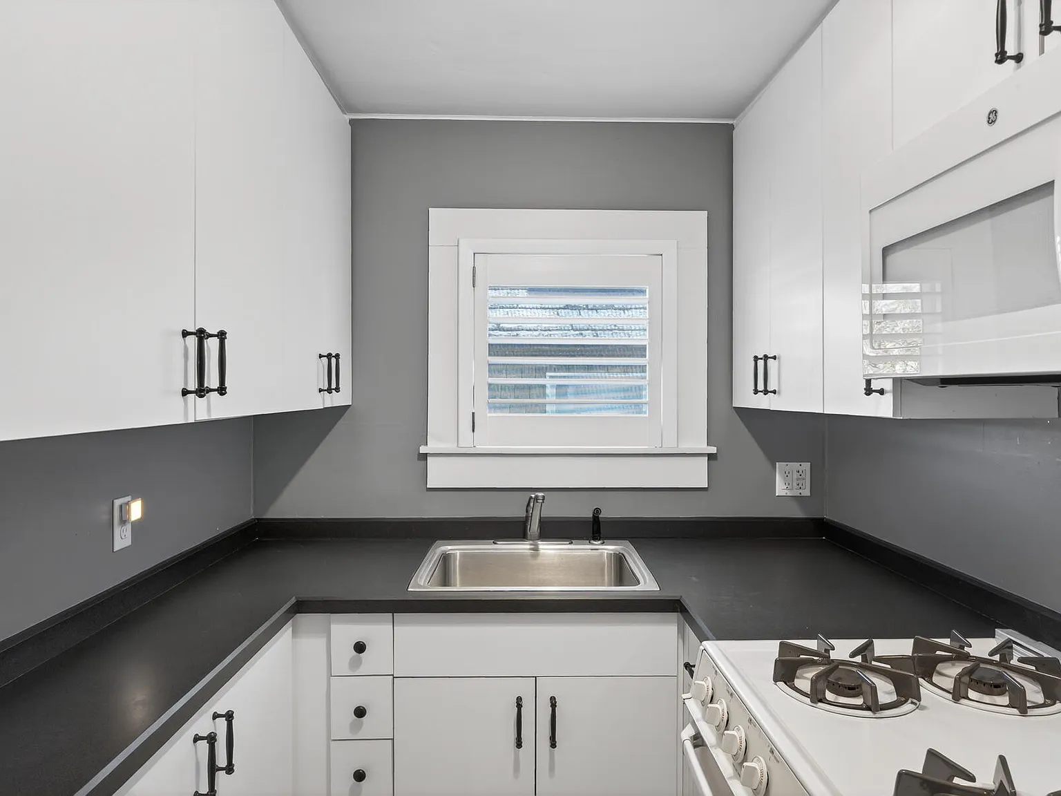 539 Commercial Street Unit 3 - Photo 5