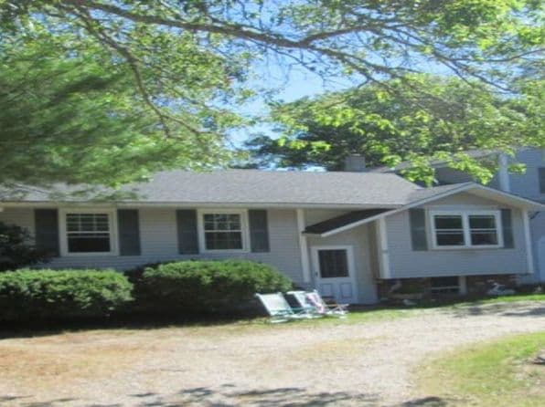 28 Ashton Avenue, East Falmouth