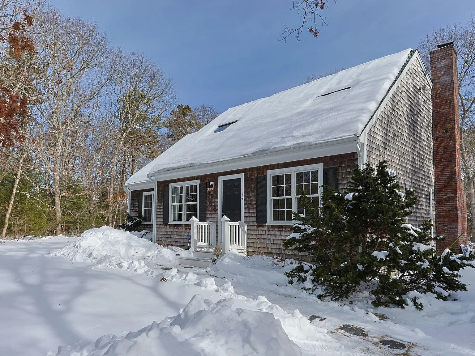 16 Newtown Road - Photo 2