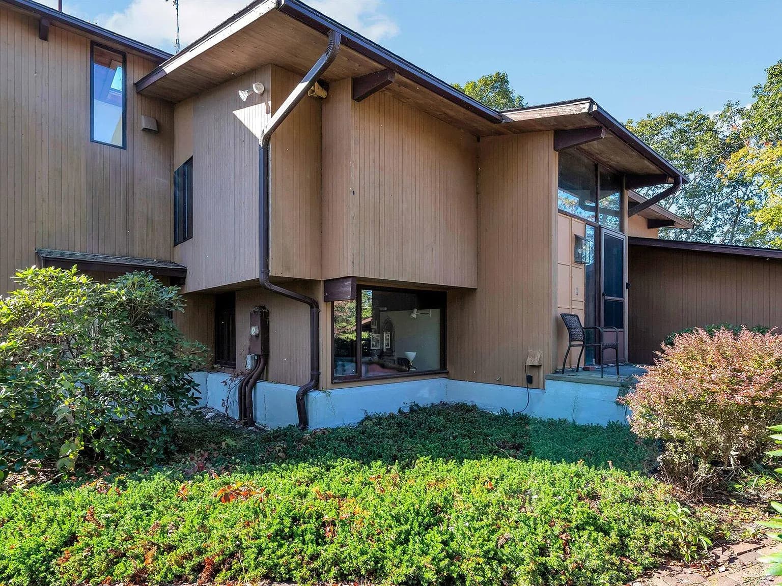 481 Lakeside Drive W - Photo 3