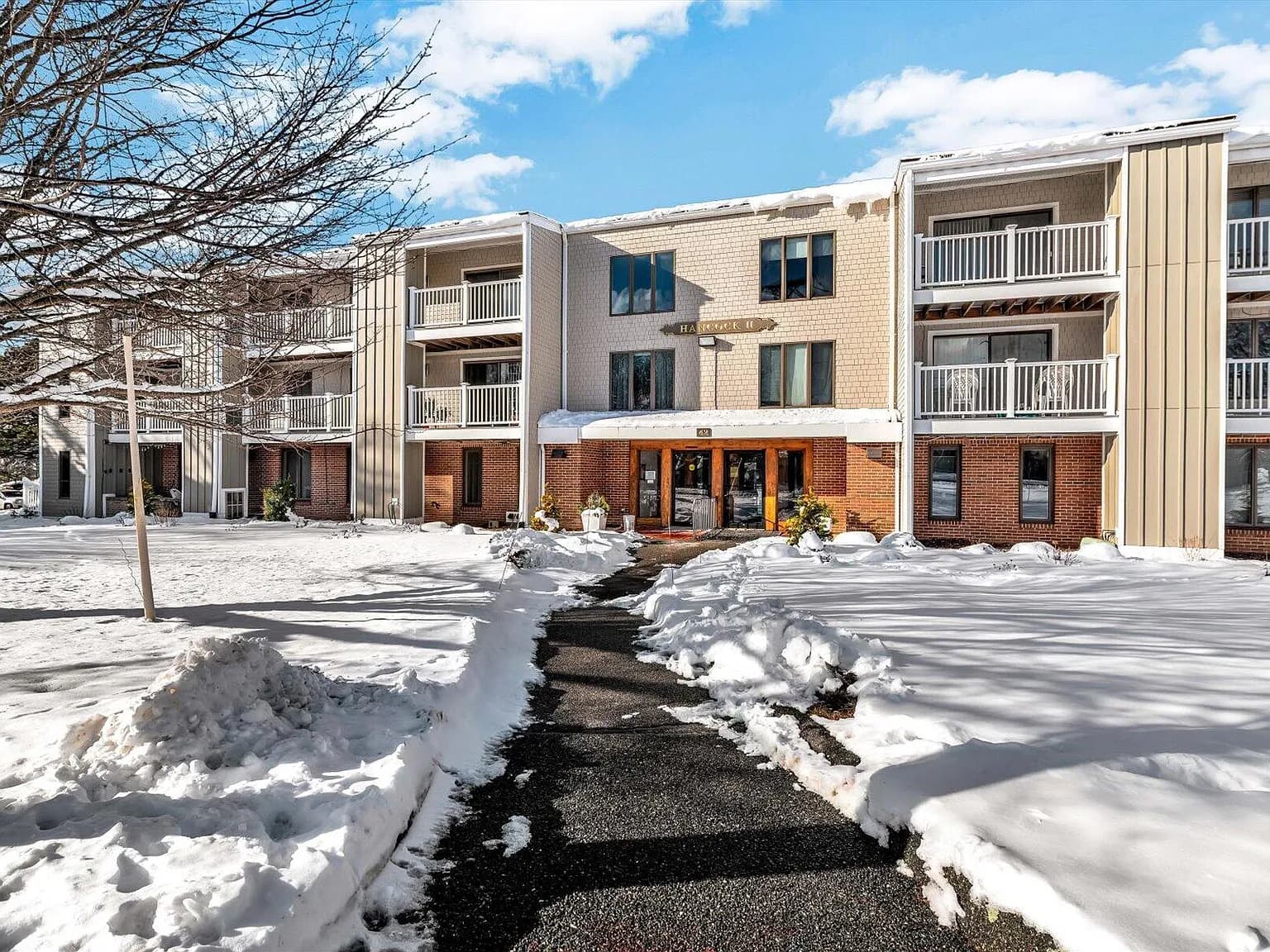 42 Old Colony Way APT 14, Orleans