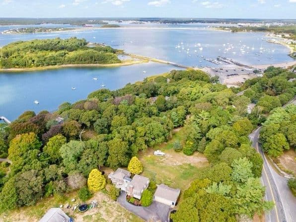 566 Shore Road, Pocasset
