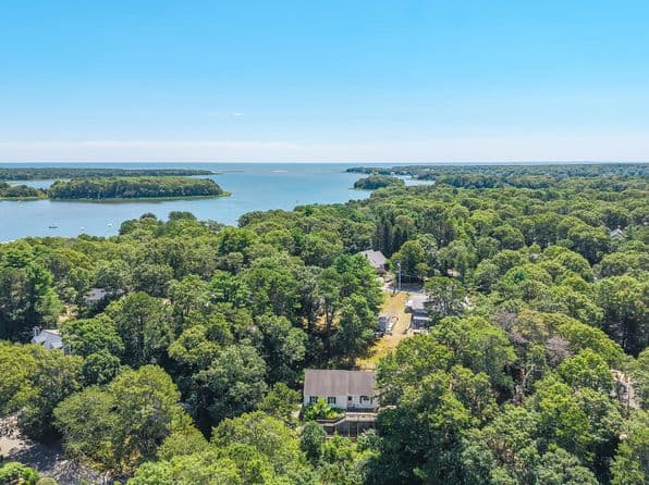 20 Mutiny Way, Mashpee