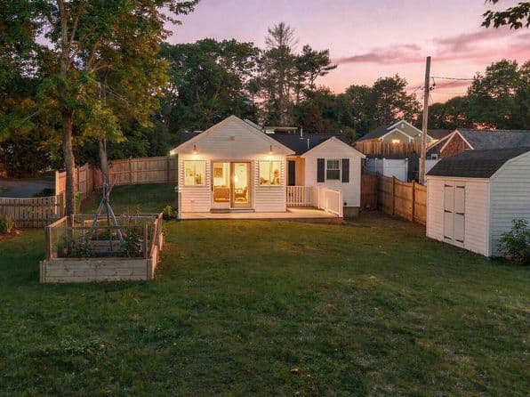 89 Lewis Road, West Yarmouth