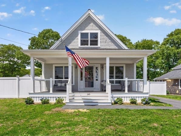 245 Edgewater Dr W, East Falmouth