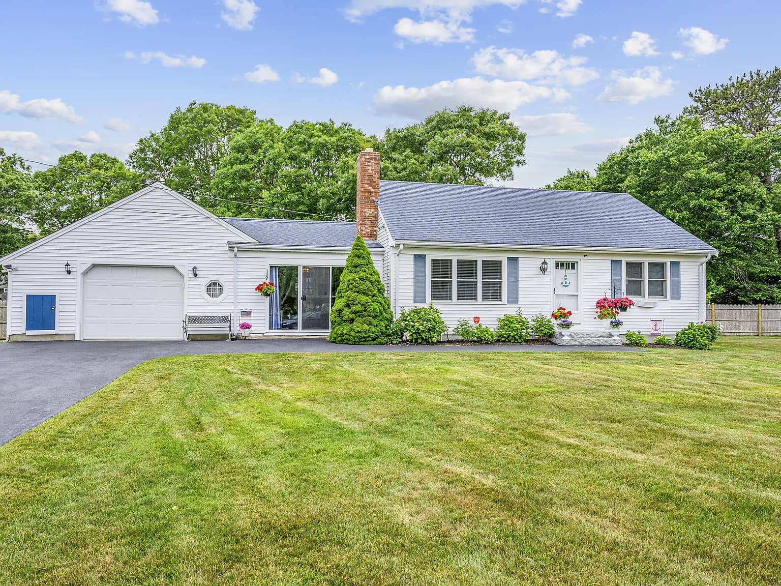 1 Captain Dore Road, South Yarmouth