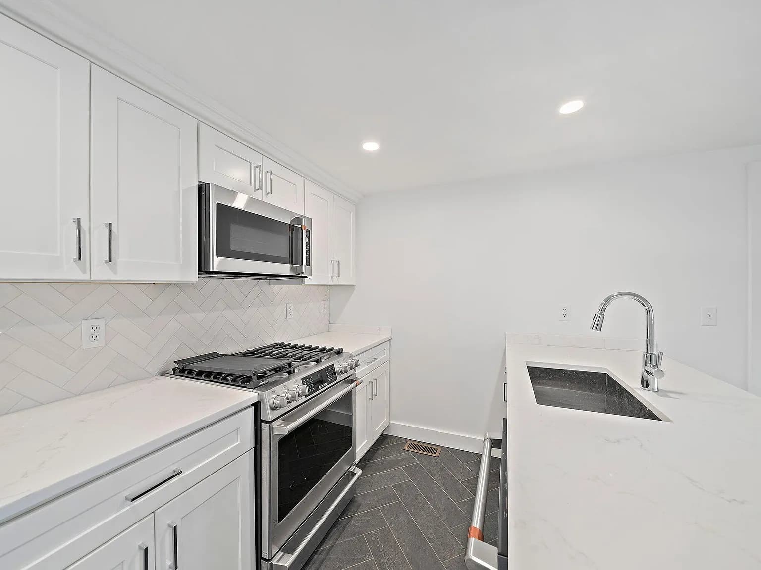 6 Raintree Road - Photo 5