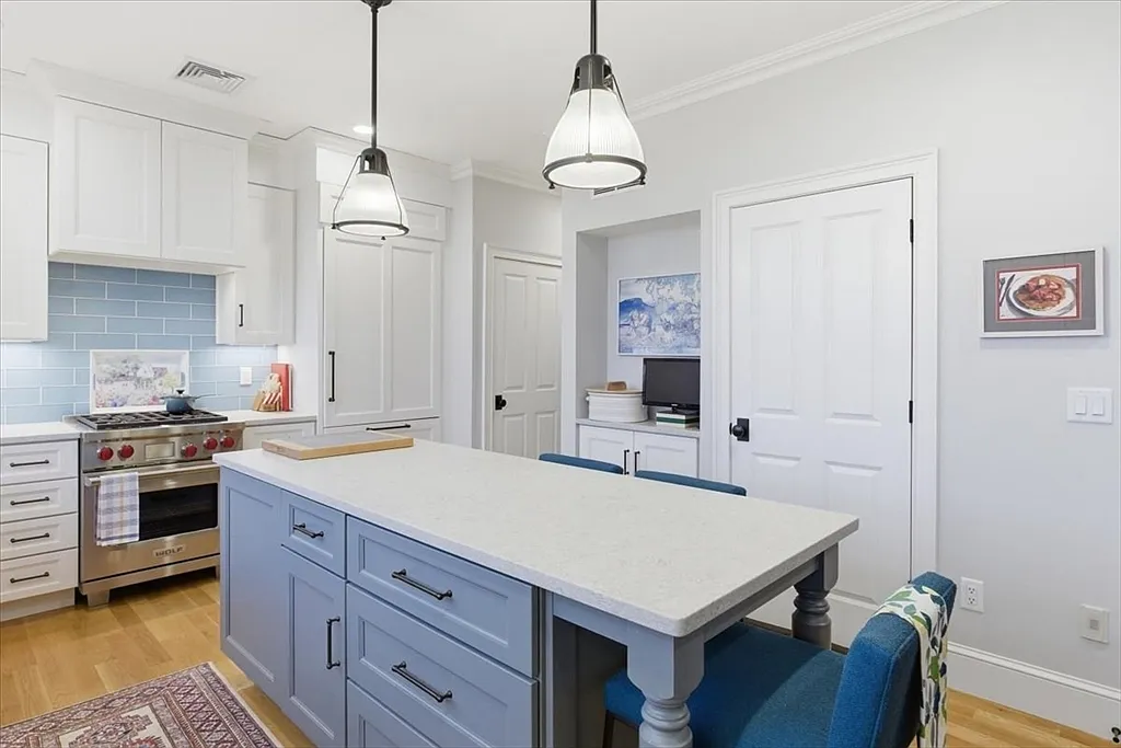 1090 Shore Rd #7 - Photo 6