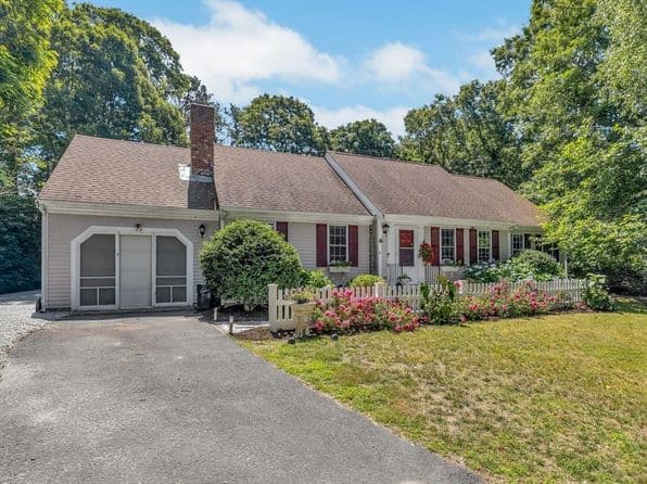36 Helmsman Dr, Yarmouth Port