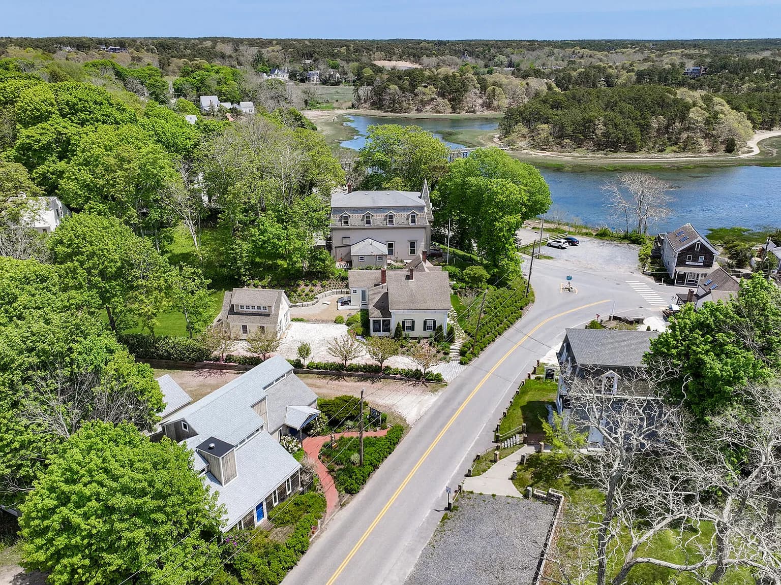 20 Bank Street - Photo 2