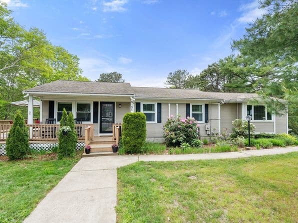 9 Debbies Ln, Barnstable