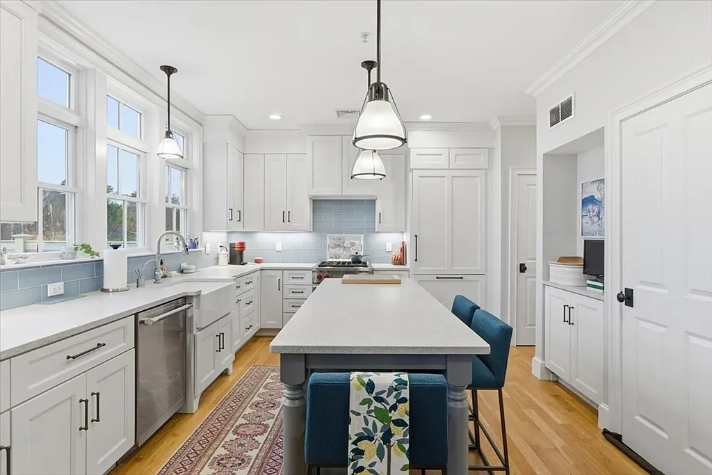 1090 Shore Rd #7 - Photo 5