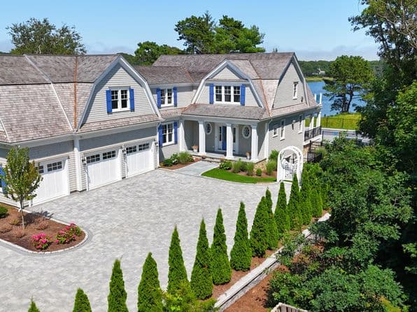 64 Pershing Lane, Orleans