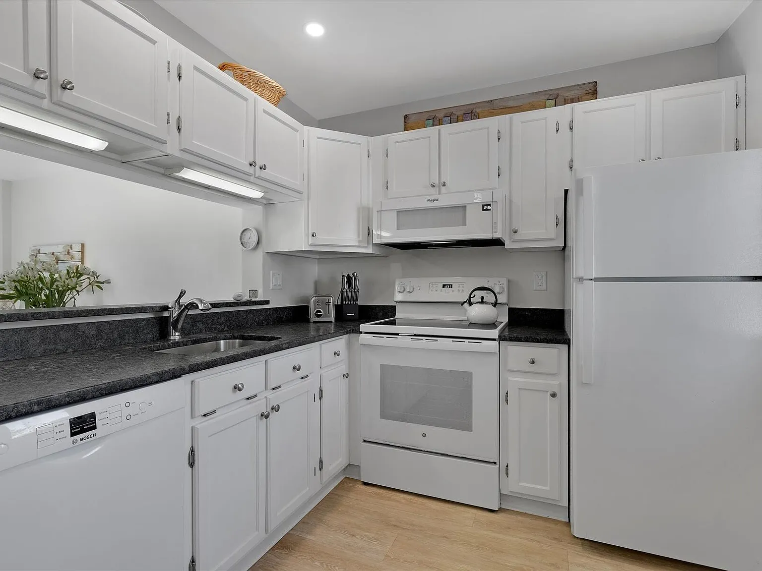 103 Trevor Lane UNIT 103 - Photo 4