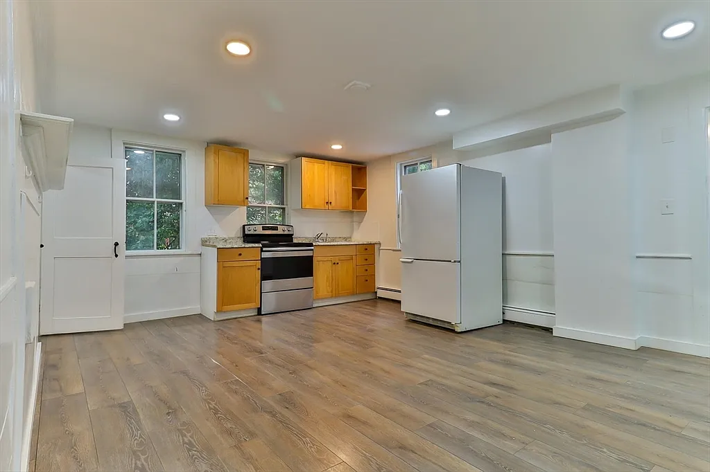 194 Main St - Photo 4