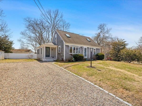 17 Swallow Street, East Falmouth