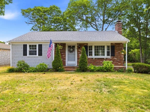 90 Castlewood Circle, Hyannis