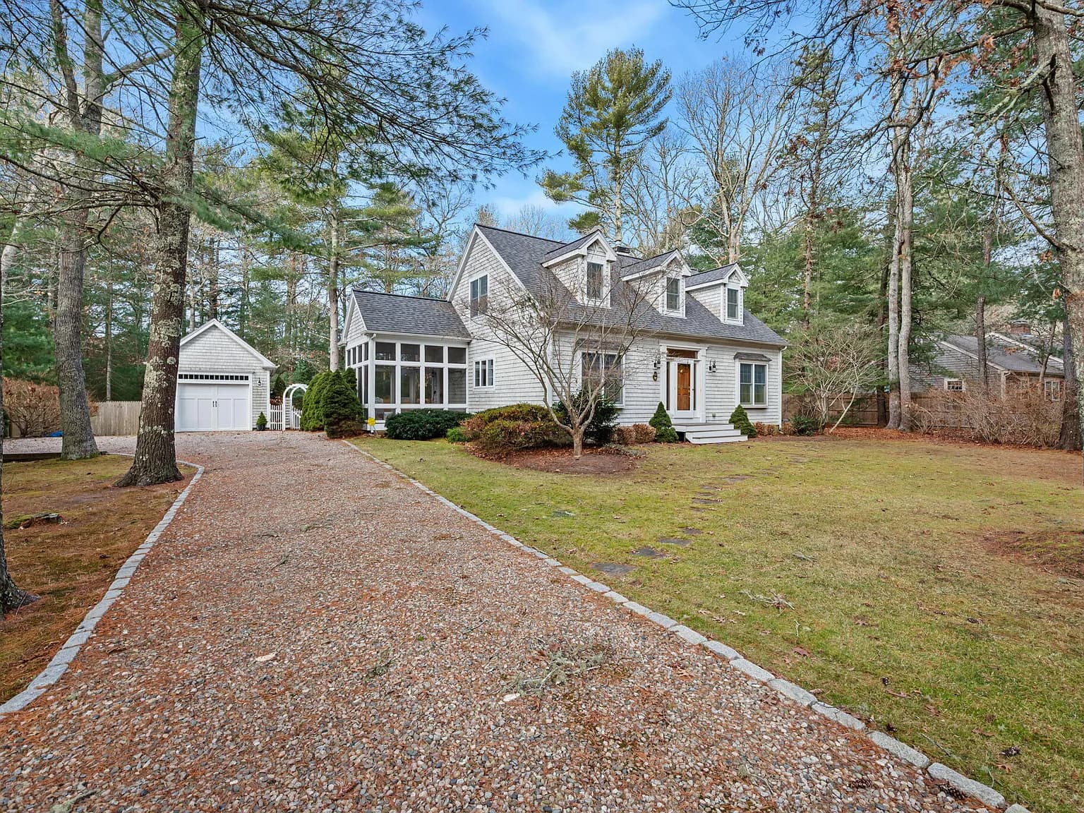 602 Putnam Avenue - Photo 1