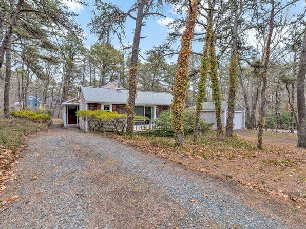 10 Bartlett Road, Wellfleet