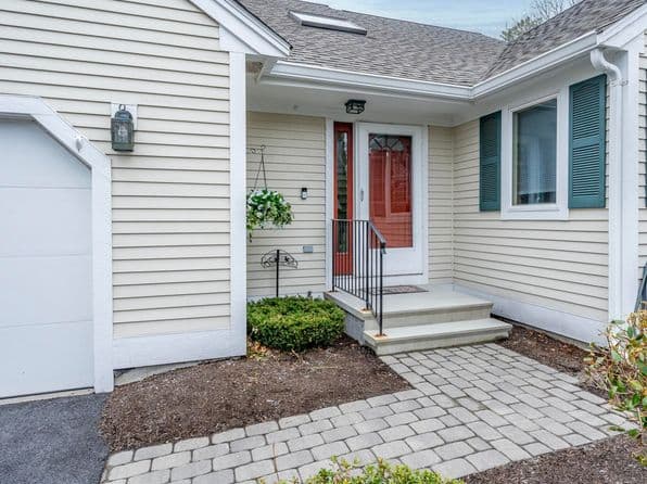 3 Longwood Road, Mashpee