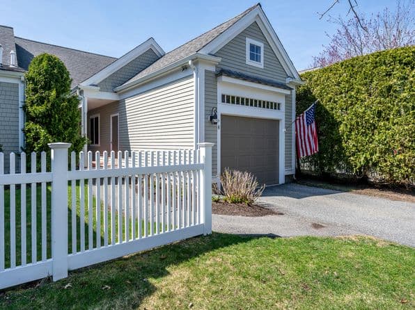 8 Hollyhock Knoll Court UNIT 8, Buzzards Bay