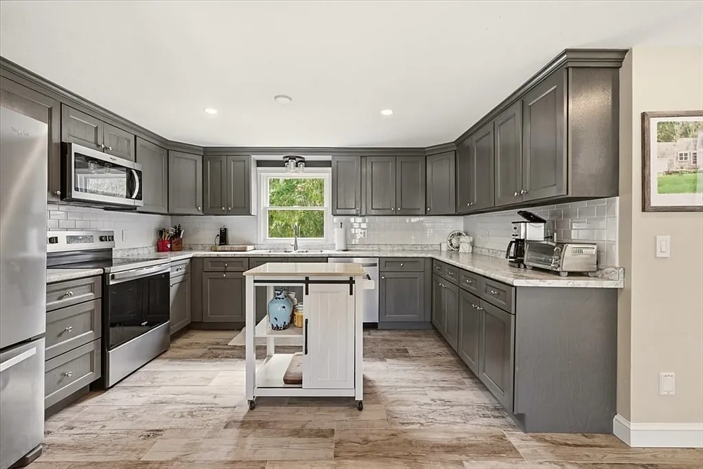 23 Clubhouse Dr - Photo 2