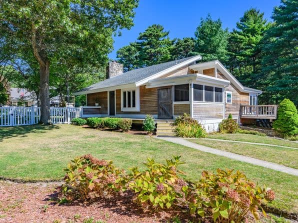 6 Cedar Street, Cotuit