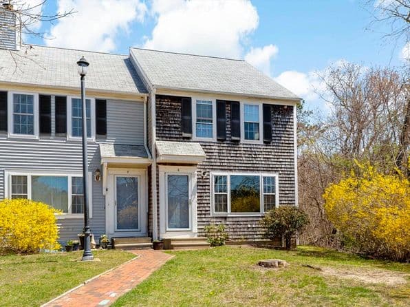 573 Carriage Shop Rd APT G, East Falmouth