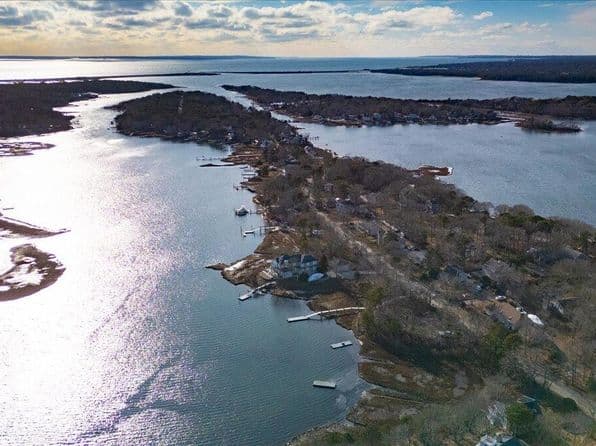 197 Monomoscoy Road, Mashpee