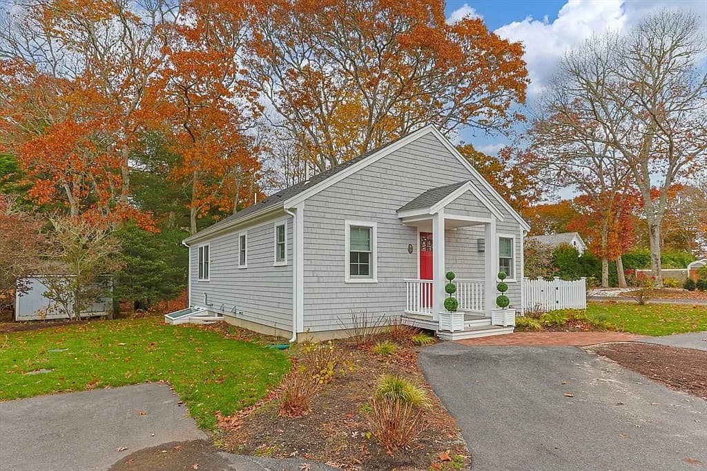 16 2nd Ave #4 - Photo 1