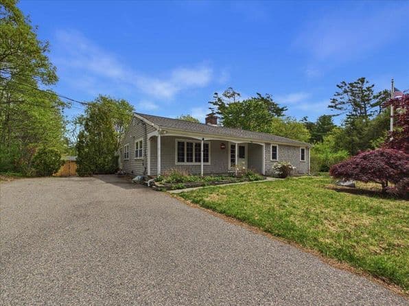 40 Bennets Neck Drive, Pocasset