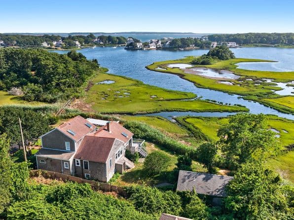 21 Kens Way Street, West Yarmouth