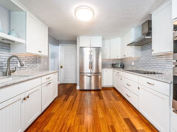 21 Rolling Green Lane, Mashpee