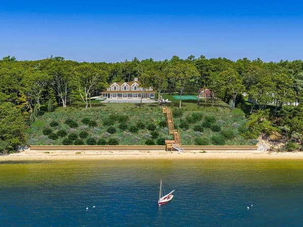 135 Putnam Avenue, Barnstable